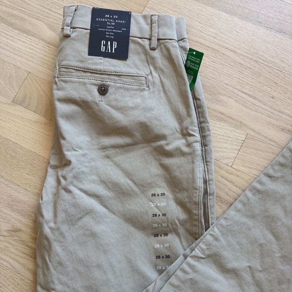 Share GapFlex Essential Khakis in Straight Slim Fit 28x30